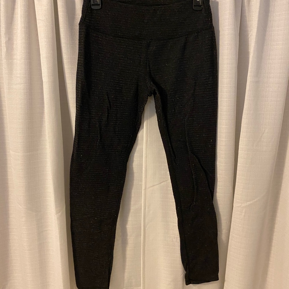 Black textured leggings